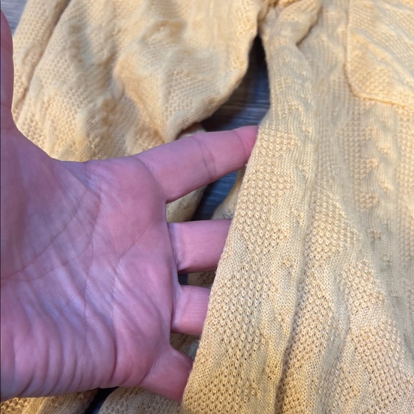 **Shacket**Women's Gold/Yellow Quilted Shirt Jacket - Picture 3 of 4